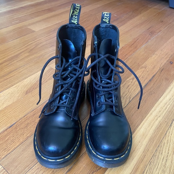 Dr. Martens 1460 W Smooth - Picture 1 of 8